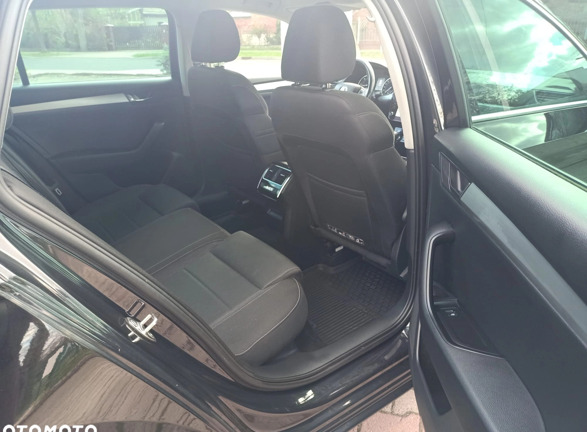 Skoda Superb cena 87900 przebieg: 190000, rok produkcji 2018 z Grybów małe 742